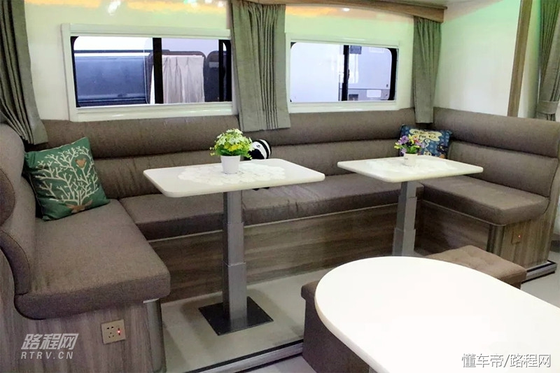 超级豪华8米双轴拖挂式房车,19.98万的皮卡房车