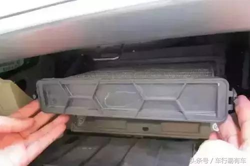 经典福克斯空调滤芯更换教程,途观空调滤芯更换周期