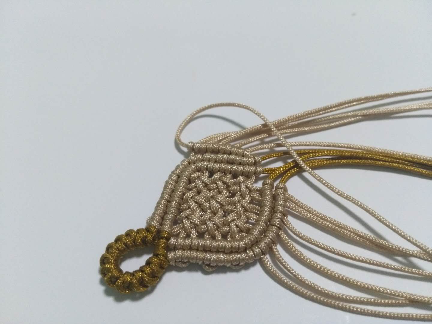 编绳花做法,手绳复杂编织教程