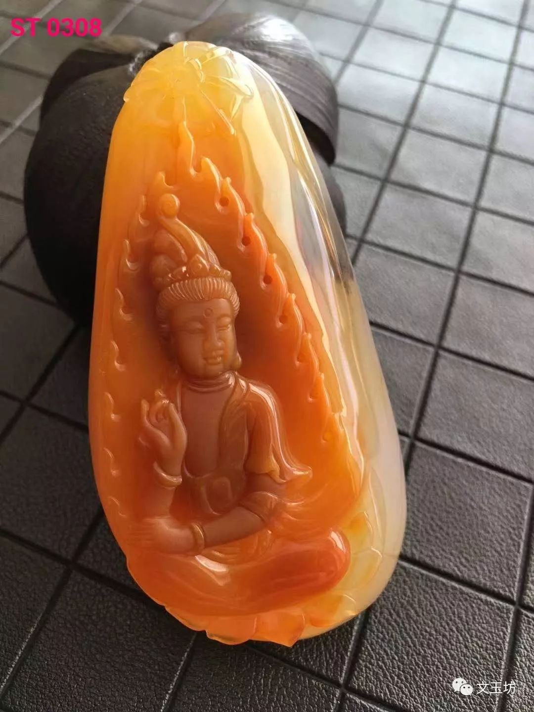 黄龙玉黄蜡石金丝玉区别,黄龙玉是不是黄蜡石