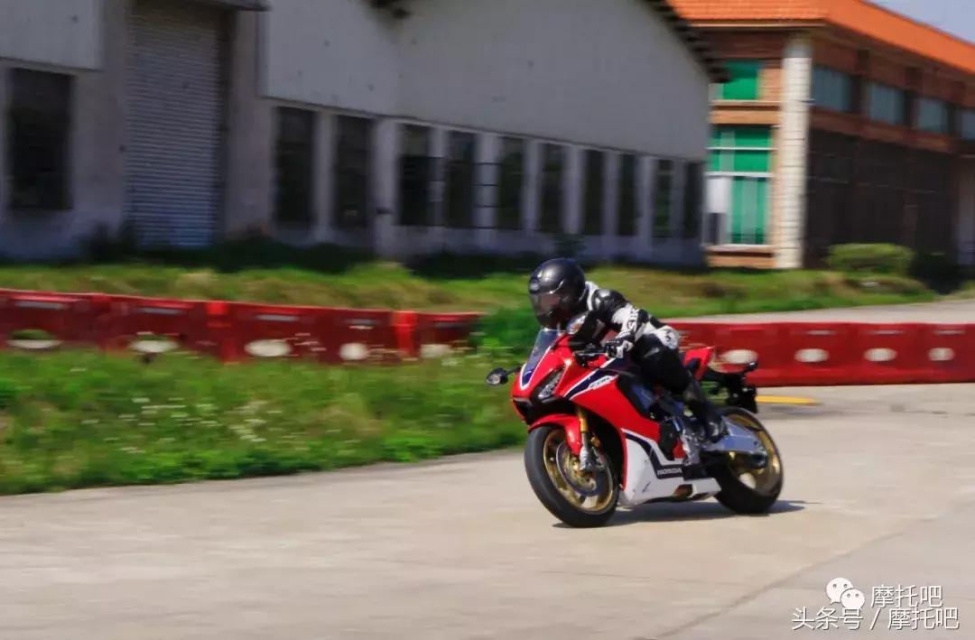 18年本田cbr1000rr国内售价,2014年本田cbr1000rr评测