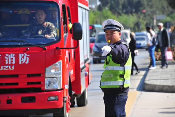 最美交警故事,最美交警辅警故事