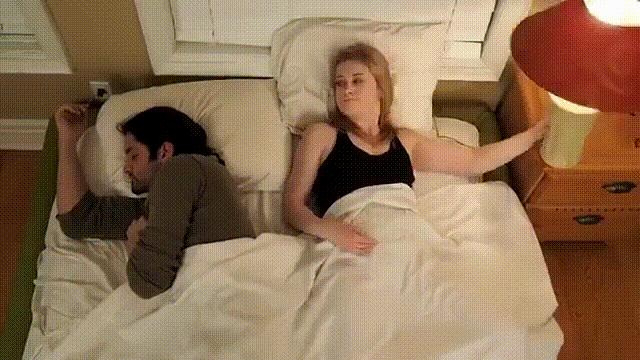 转一转头，枕边10年的鼾声消失了