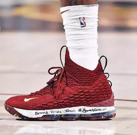 女生永远不知道男生穿的鞋有多贵,看鞋盒辨真假