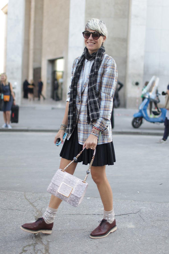 冬天露腿怎么穿袜子才不裂开,冬天如何露袜子