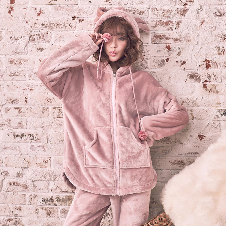 有了这些家居服在家也是小仙女 (给自己配上一套漂亮舒服的家居服)