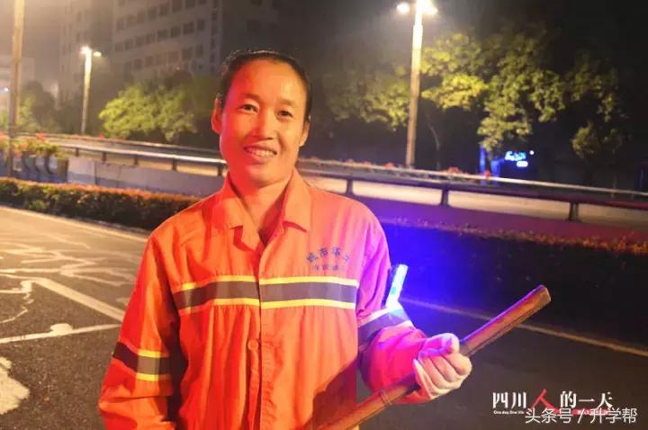 守护家园清洁的“黄玫瑰”：用扫帚唤醒城市