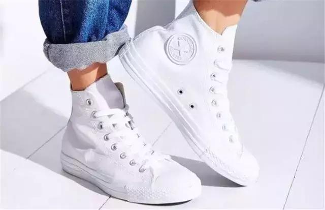 帆布鞋侧面的两个孔是干什么的,帆布鞋边上那两个洞有什么作用