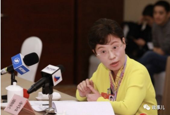 犀利发问的女记者,硬糖少女犀利发问