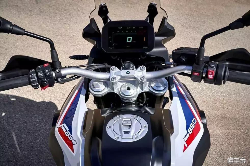 宝马F850GS中量级拉力车,跑铺装路有必要买宝马f850gs吗