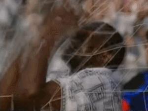 野兽足球的巅峰!一帮不知多少岁的bug,最*力暴**手段撞死西班牙!