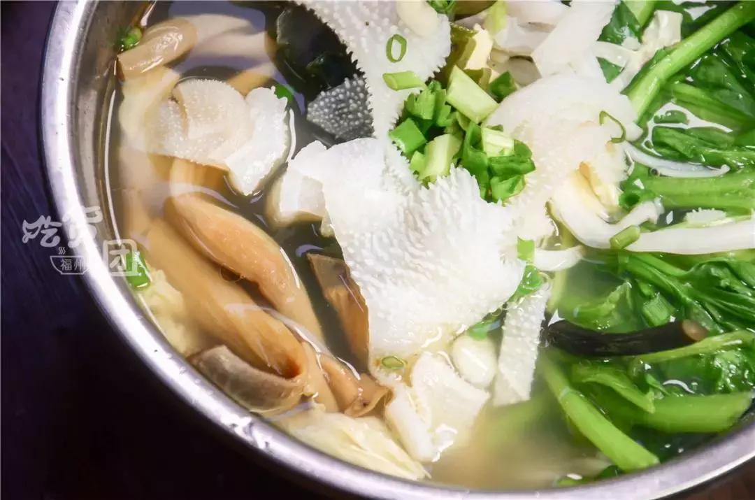 这家店的老板心太坏，放这么多料，是存心为难我胖虎？