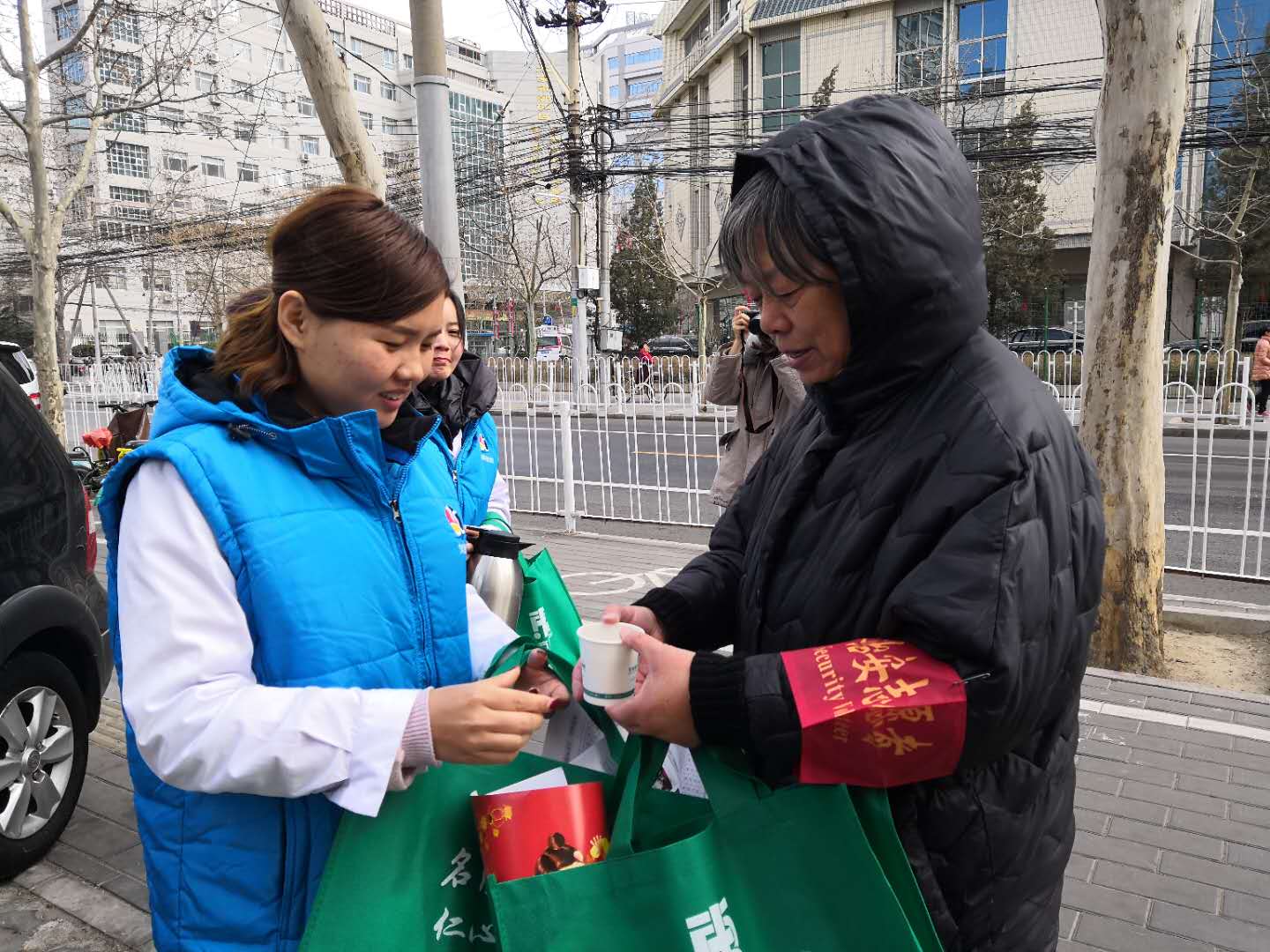 领略东方博大医院新时代“天使志愿者”的“红海行动”