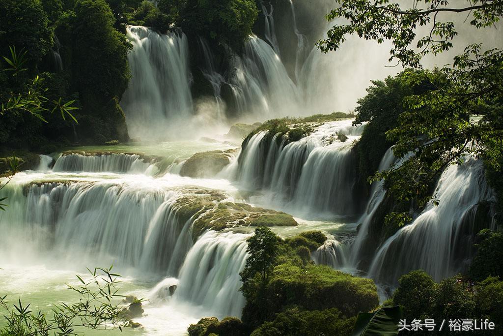 中国十大最秀丽瀑布景点,亚洲最美的十大瀑布在哪里