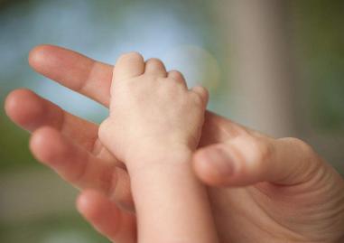 嫌弃手机内存不够用的爸妈,还不如动手制作最有爱的成长记录册!