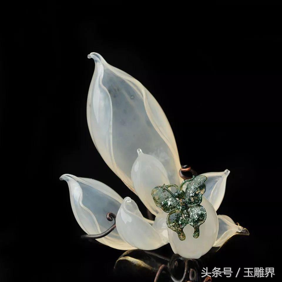 玉石巧雕造型图,月牙形玉料巧雕