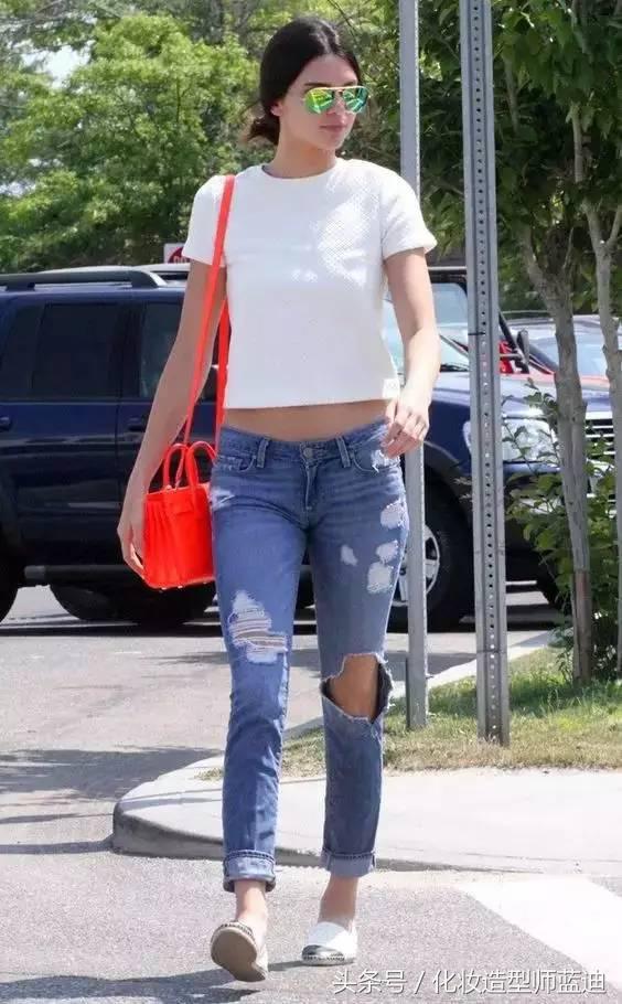 白t恤穿法搭配,t恤的30种穿法高级又时髦