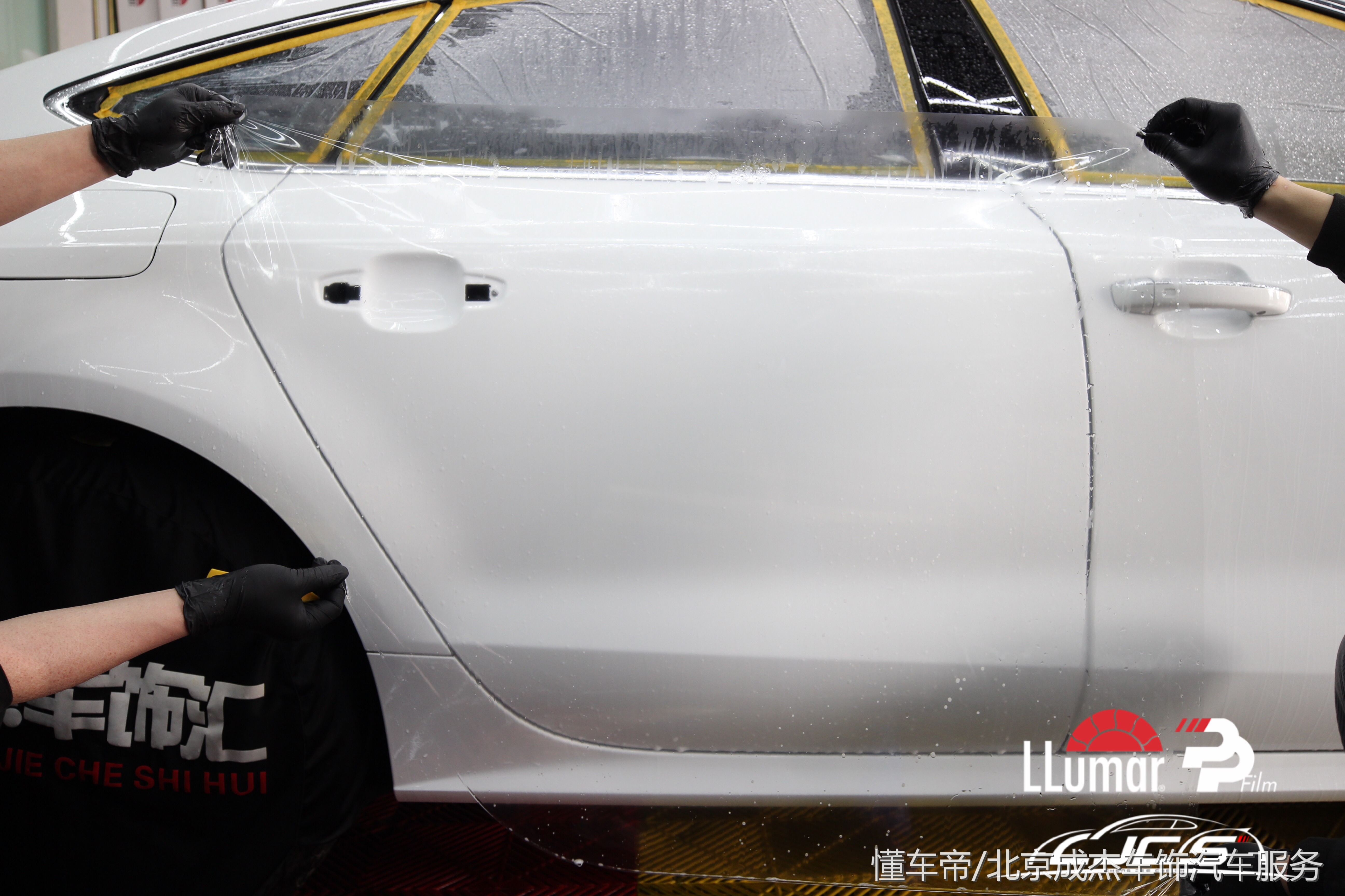 奥迪a7l黑武士贴隐形车衣,奥迪a7隐形车衣如何选择