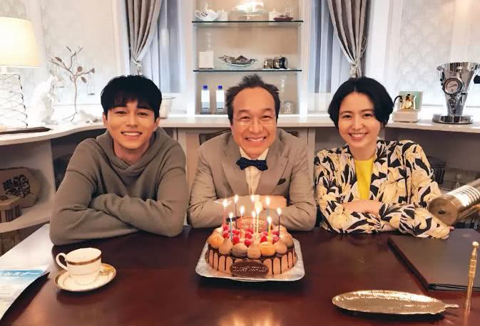 苍井空又出新作品了,这一次的人设华丽的转身