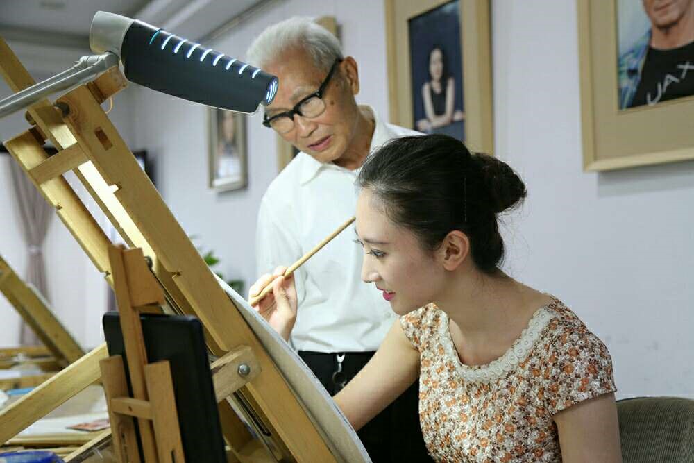 绘彩斑斓灵动青春—记天津航空A330洲际航线示范组乘务员孙婕