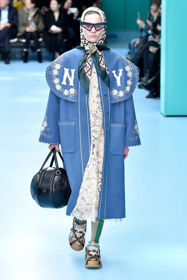 为什么ny帽子那么贵,为什么ny的logo是横着的