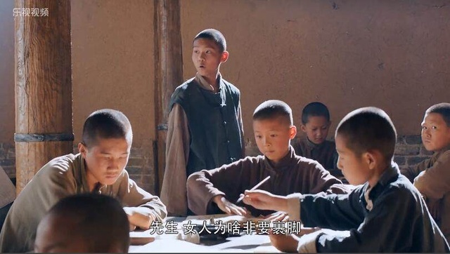 姑娘被嫌脚大,女生脚大被嘲笑怎么办