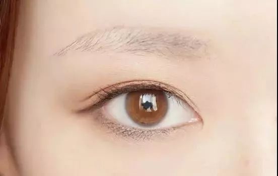 太仙了！好多女明星都迷上了这款淡雾眉，娜扎跟唐嫣最是好看