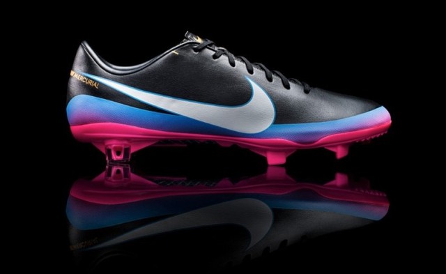 c罗出道有多火,c罗2024年新上脚耐克配色