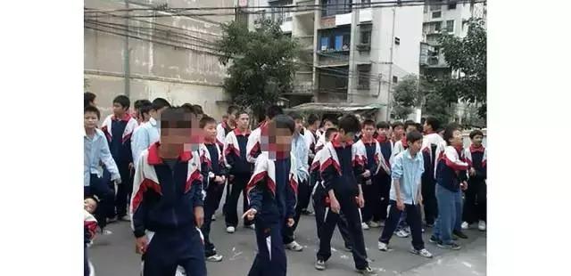 真人示范｜不是校服丑，是你不会穿