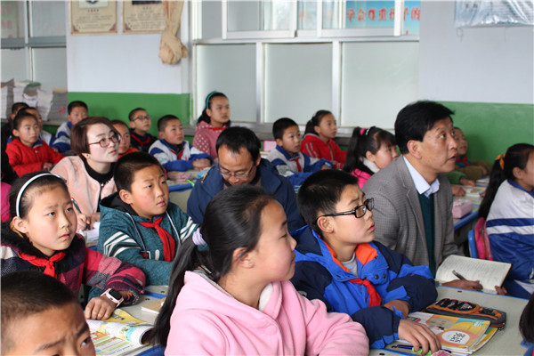 庄浪县南湖小学刘艳艳英语课堂寓教于乐