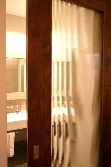 窗户隔热透光不透明玻璃,窗户玻璃透光隐私怎么处理好