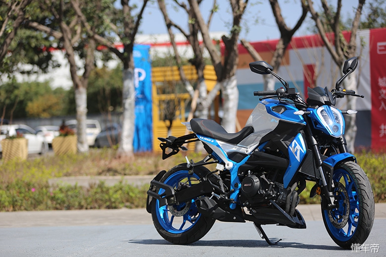 新感觉双缸250百公里加速,加速2秒左右的摩托车