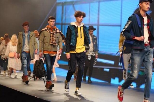 安踏官方旗舰店直播森马男装,安踏江南布衣