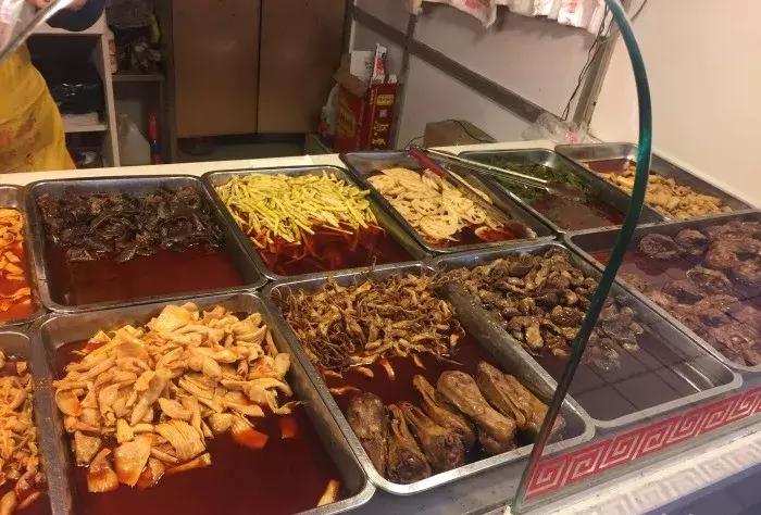 永远要排队的包子店,10元管饱小摊