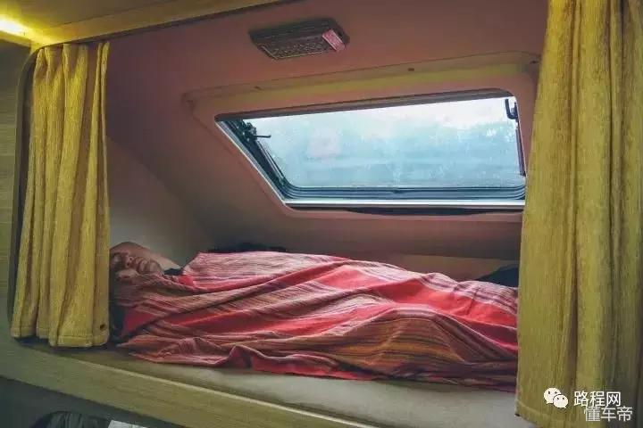 吉普赛青年,吉普赛人坐大篷车