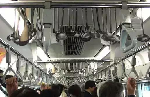 各地地铁魔性广告,脑洞大开的广告根本猜不出