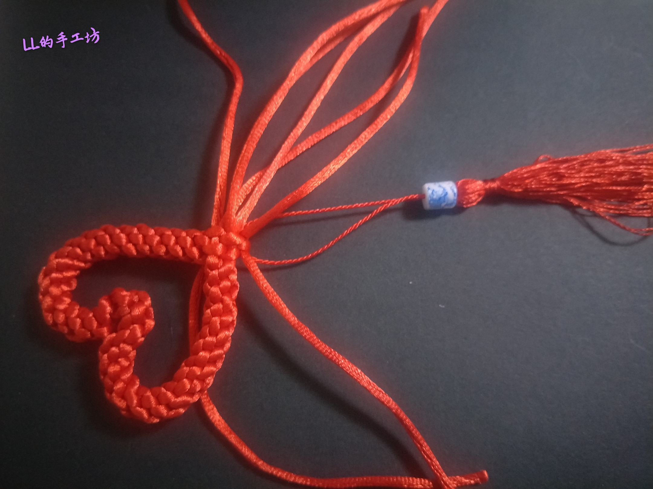 手工编织心形小挂件视频教程,一根绳子编好看吊坠简单