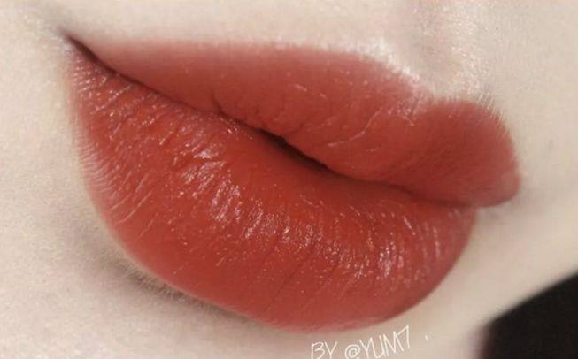 口红老是掉色结块怎么办,口红总是掉色怎么办不用定妆粉