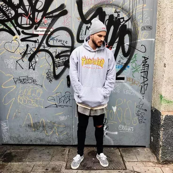 男士墨绿色帽衫怎么搭,不只有黑白色的男生穿搭