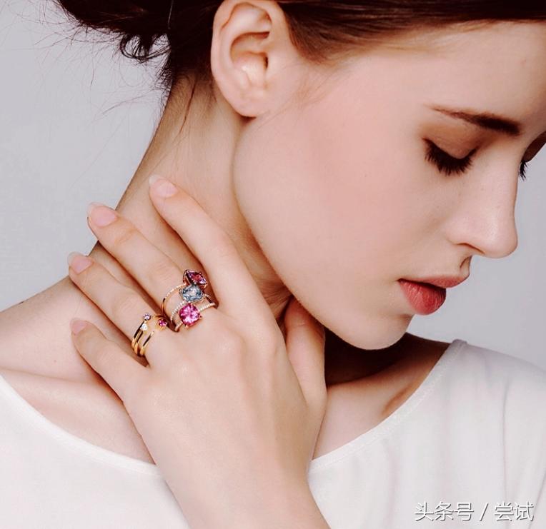 春季最新搭配,春季实用搭配揭秘