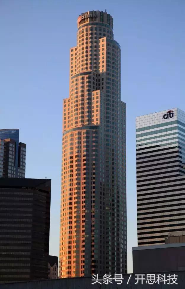 恐怖的高空旋转水滑梯,世上最恐怖的天空滑梯