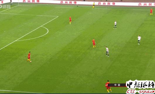 中国队和外国停球对比,中外球员停球对比