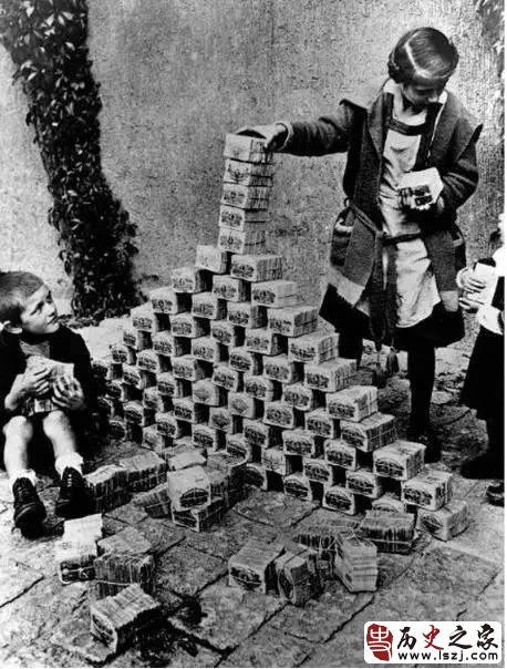 霍金本拉登高清壁纸,站着的霍金的照片