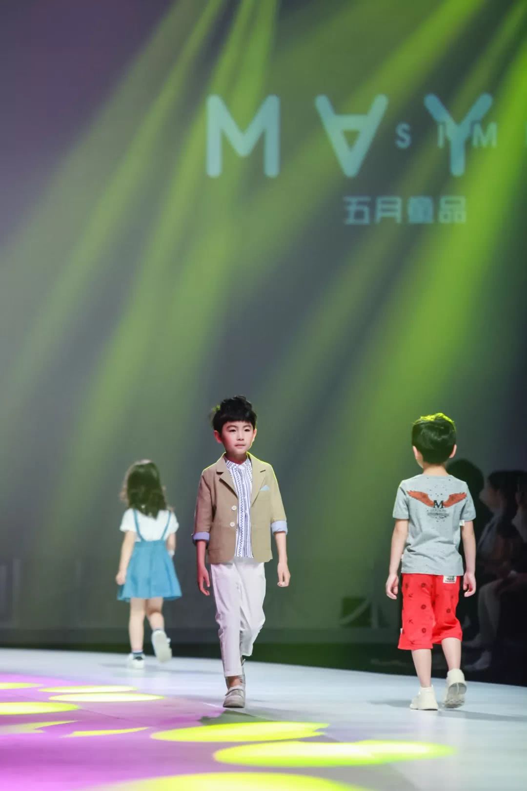 “童创未来·中国童装小镇”2017年度广东服装行业颁奖盛典举办