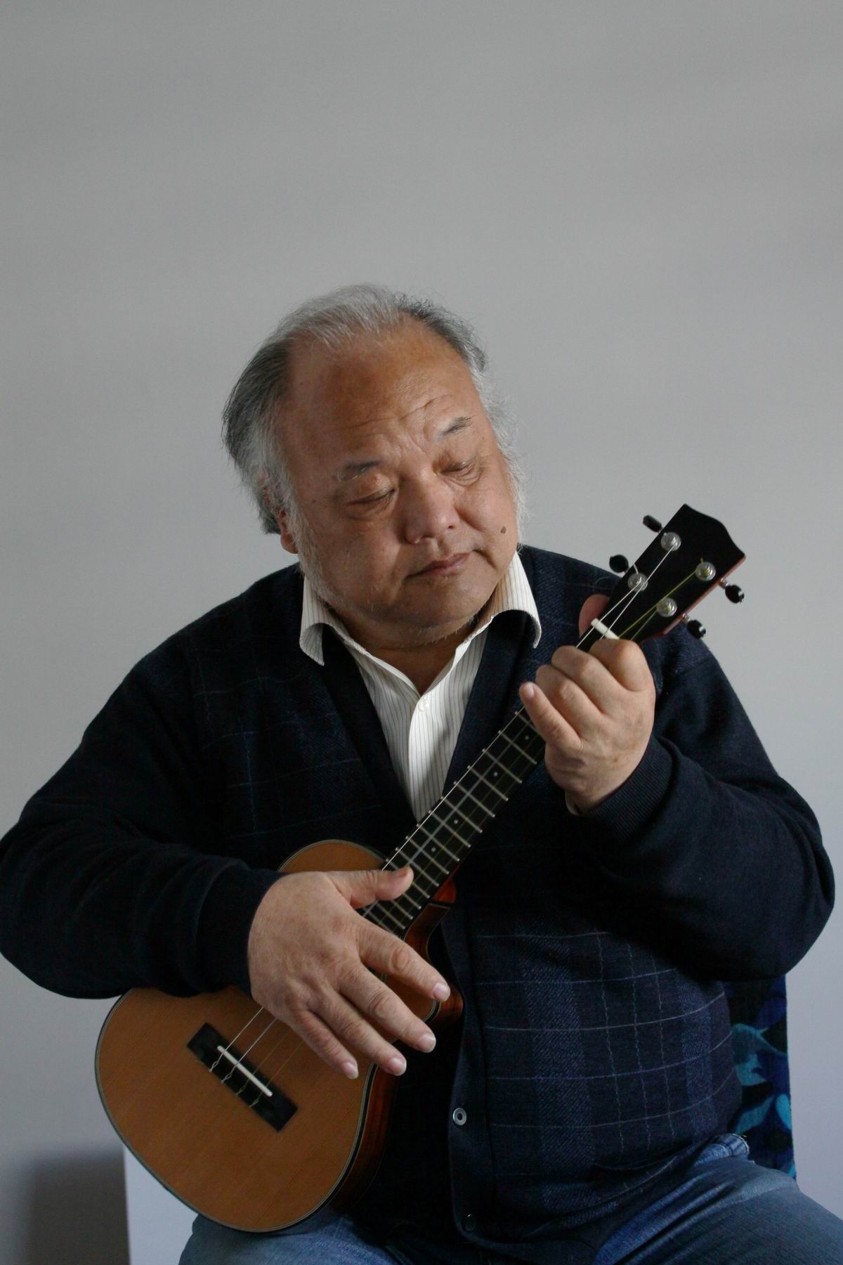 民国至今父子两代都是吉他高手,80年代一把好吉他能买间门脸房