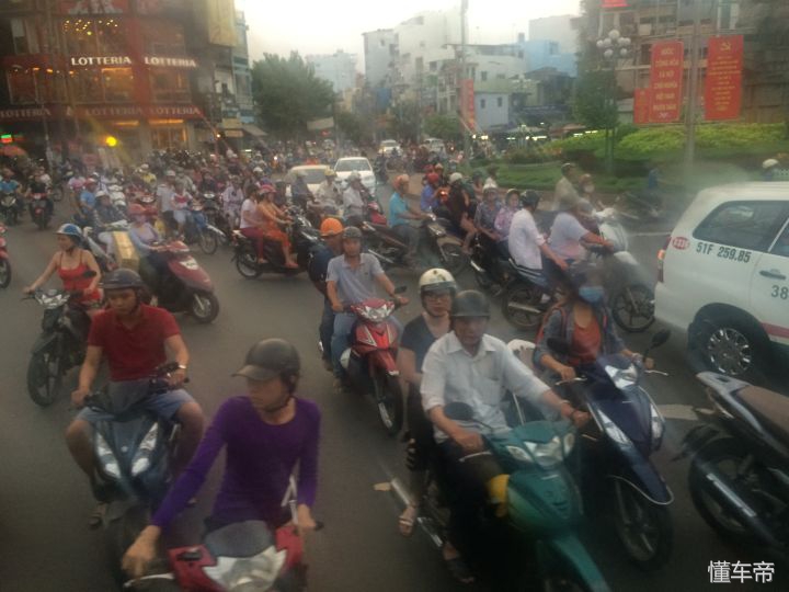 越南人开中国车,越南人开什么摩托车
