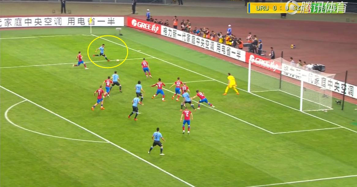 中国杯上倒钩的新疆球员,卡瓦尼单刀弧线球