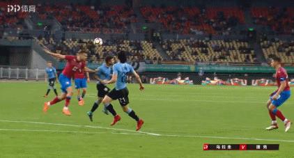 中国杯上倒钩的新疆球员,卡瓦尼单刀弧线球