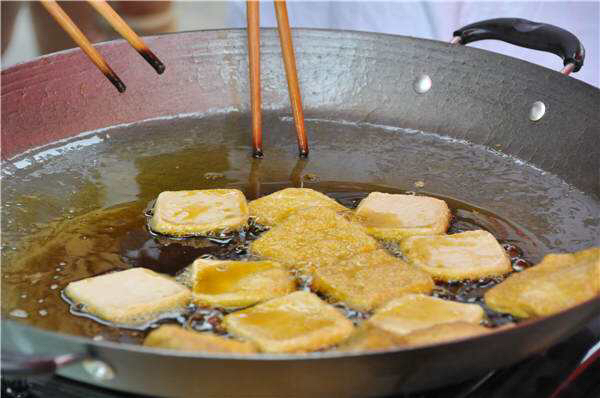 云南特色小吃豌豆粉,云南油炸豌豆粉