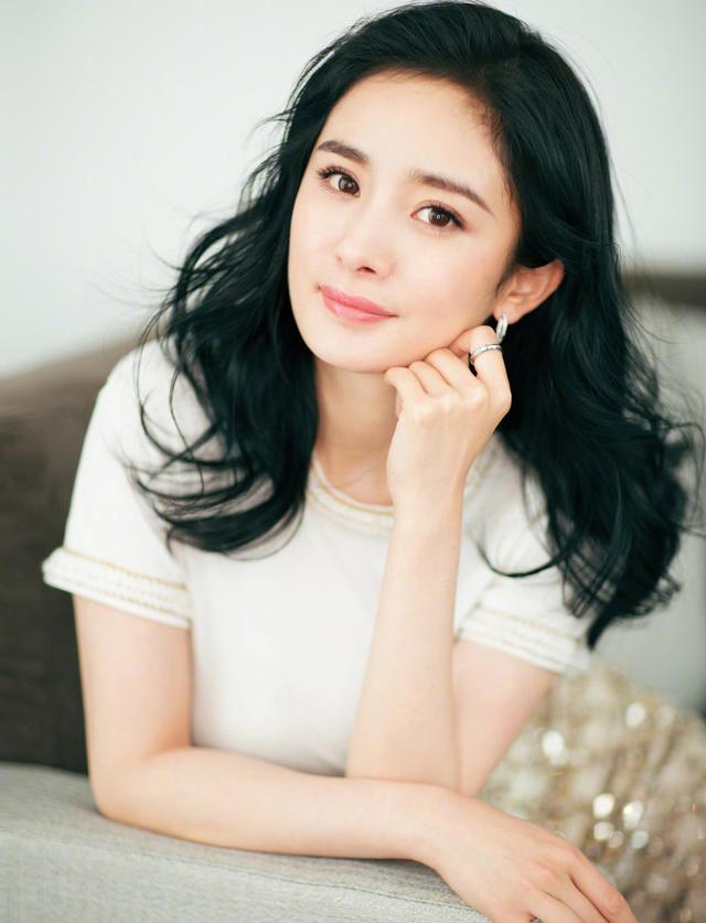 明星彩妆红唇妆容教程,明星妆唇妆